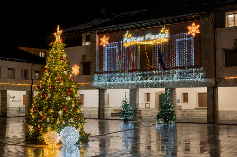 Imagen El Ayuntamiento de Sabiñánigo ahorra un 70% con el encendido de las luces de navidad