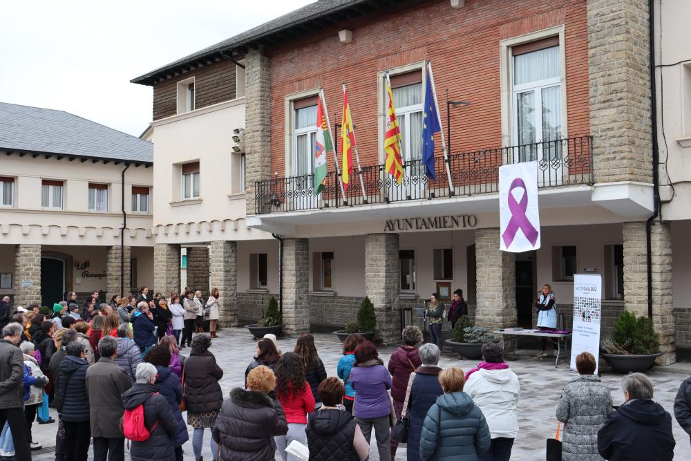Imagen Sabiñánigo se suma al Día Internacional de La Mujer con la lectura del Manifiesto del 8M