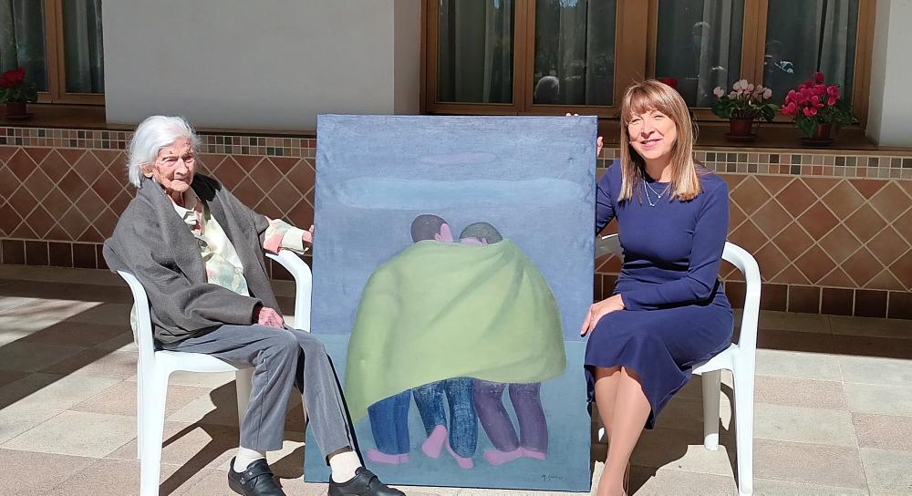 Imagen Maria Cruz Sarvisé hace entrega de su obra titulada 