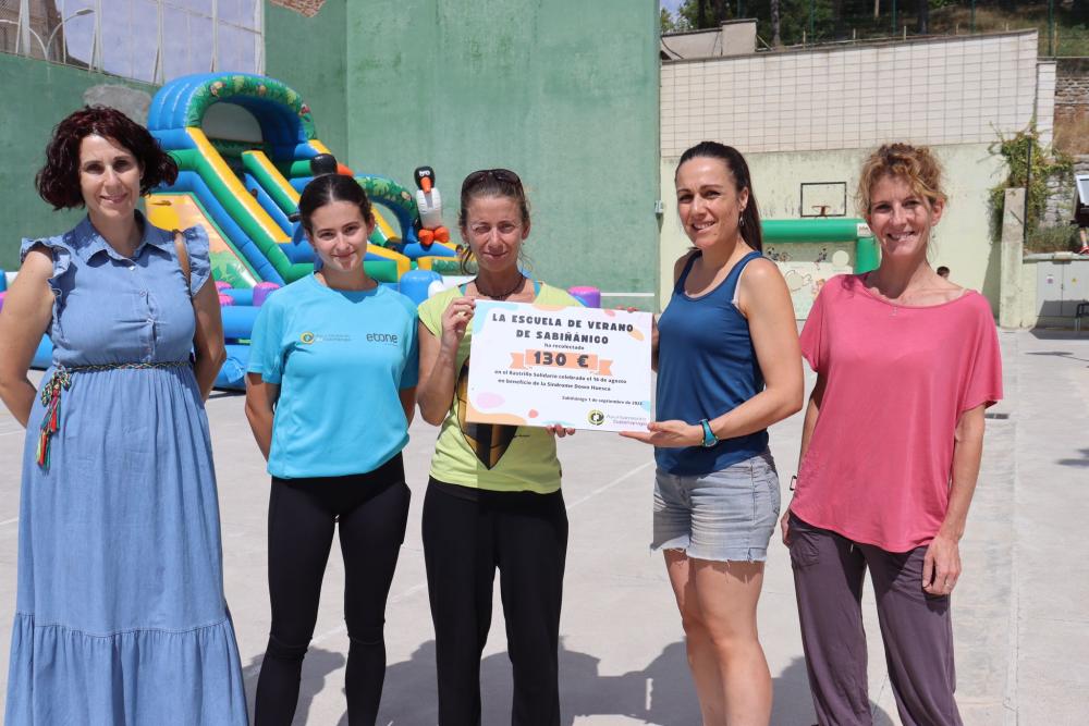 Imagen El Ayuntamiento de Sabiñánigo hace entrega del dinero recaudado en el mercadillo solidario de la escuela de verano