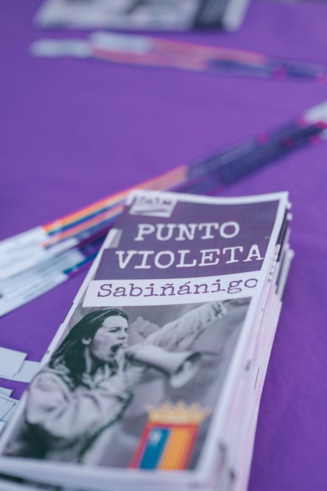 Imagen Dieciséis comercios de Sabiñánigo se adhieren a la Red Local de Puntos Violeta