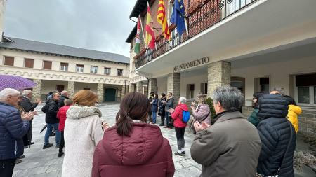 Imagen Sabiñánigo guarda un minuto de silencio en memoria de las víctimas del...