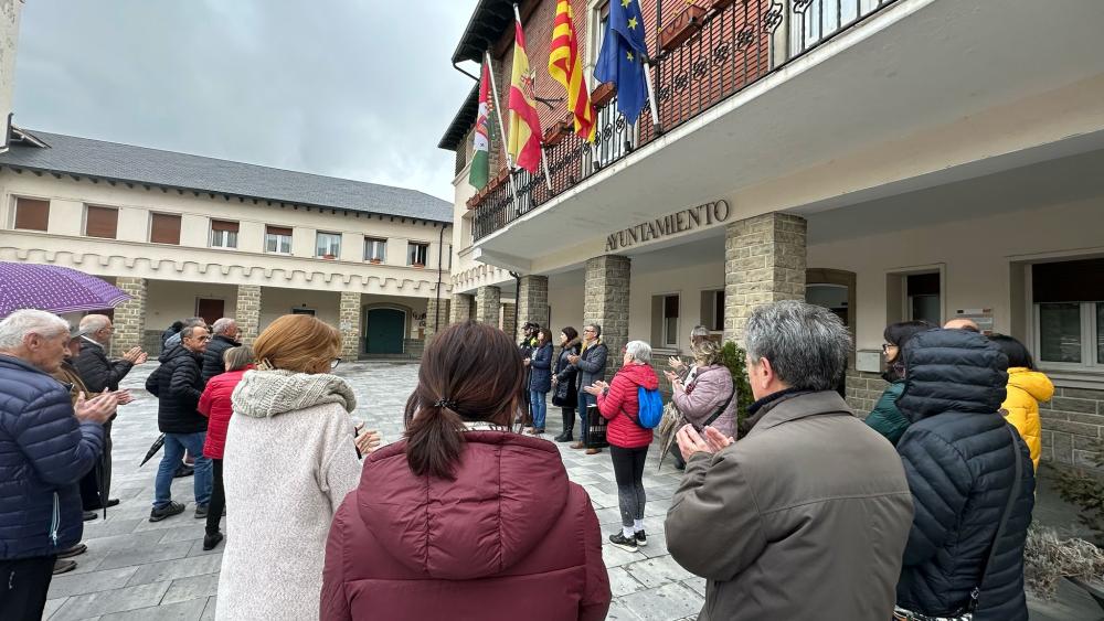 Imagen Sabiñánigo guarda un minuto de silencio en memoria de las víctimas del terrorismo