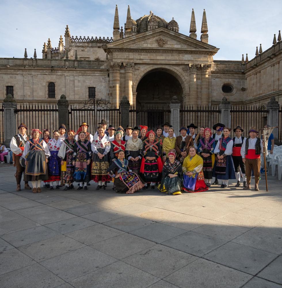Imagen Actuación folclórica de la Asociación Etnográfica Bajo Duero de Zamora