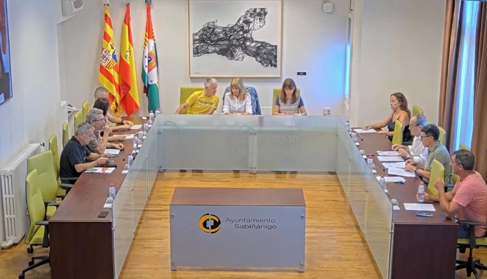 Imagen El Ayuntamiento de Sabiñánigo aprueba la modificación del PGOU para regular la vivienda turística e impulsar la actividad comercial y la rehabilitación residencial