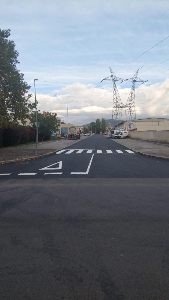 Imagen Se mejora el asfaltado de la Calle Fenillosa del polígono industrial