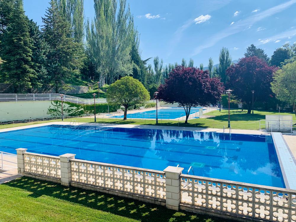 Imagen El Ayuntamiento de Sabiñánigo busca a una empresa para llevar este verano el servicio de hostelería de las piscinas municipales