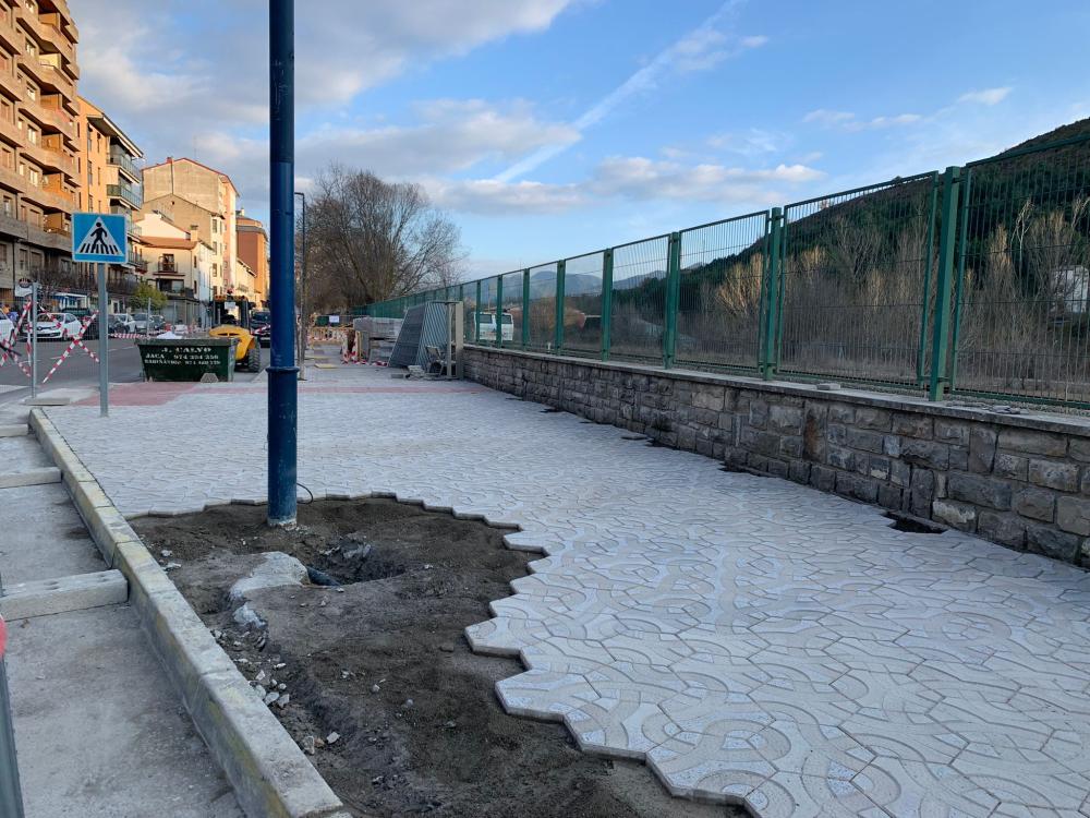Imagen Obras en la acera de la Estación de Autobús de Sabiñánigo